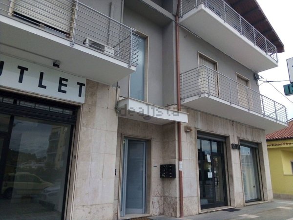locale commerciale in affitto a Montesilvano