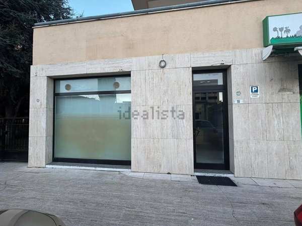 locale commerciale in affitto a Montesilvano