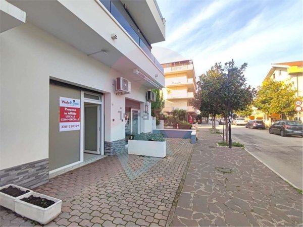 locale commerciale in affitto a Montesilvano