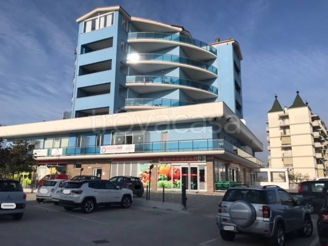 negozio in affitto a Montesilvano