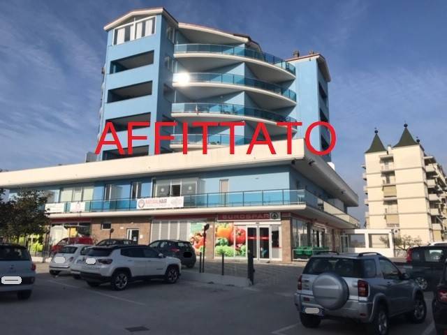 negozio in affitto a Montesilvano