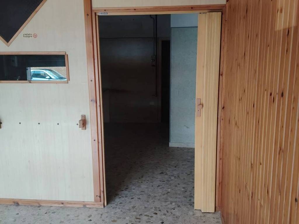 negozio in affitto a Montesilvano