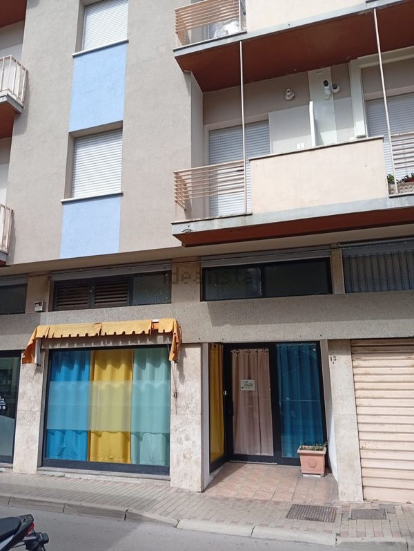 locale commerciale in affitto a Montesilvano