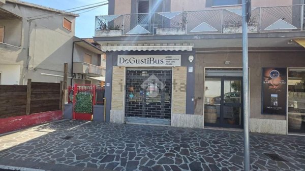 negozio in affitto a Montesilvano