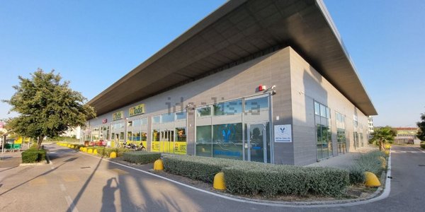 locale commerciale in affitto a Montesilvano