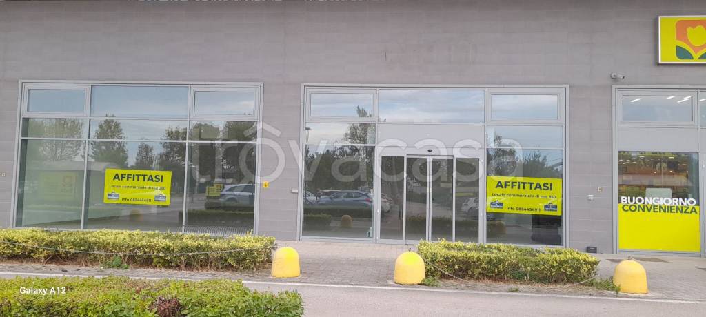 locale commerciale in affitto a Montesilvano