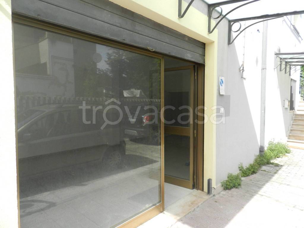 locale commerciale in affitto a Montesilvano