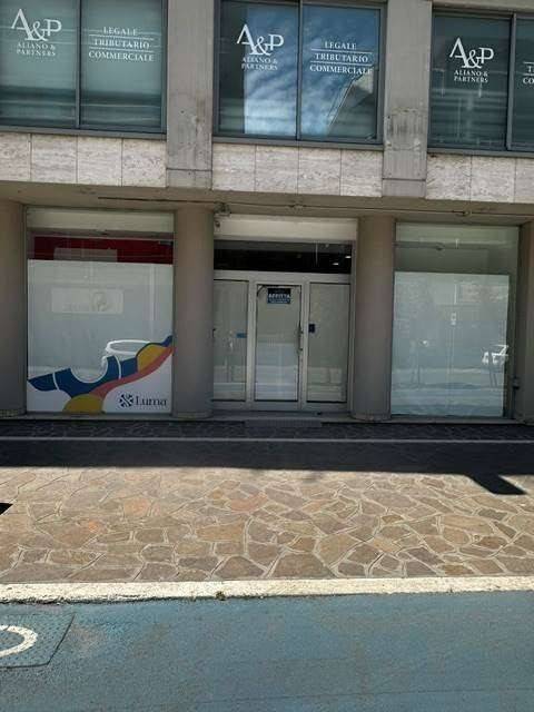 negozio in affitto a Montesilvano