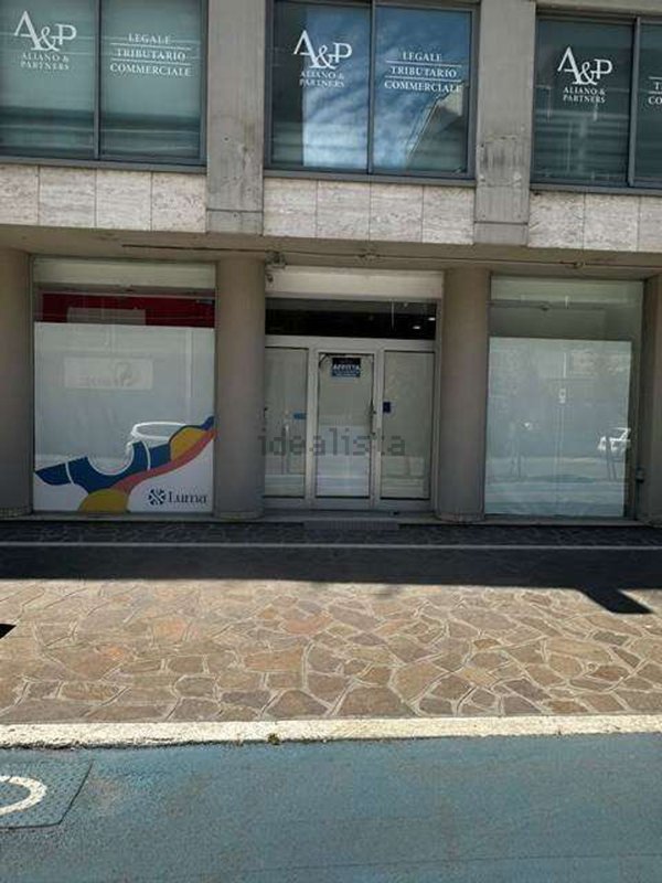 locale commerciale in affitto a Montesilvano