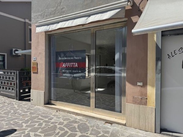 locale commerciale in affitto a Montesilvano