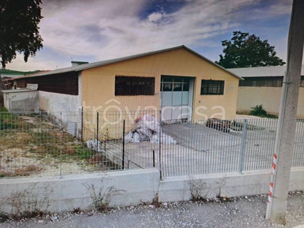 locale commerciale in affitto a Montesilvano
