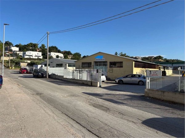 locale commerciale in affitto a Montesilvano