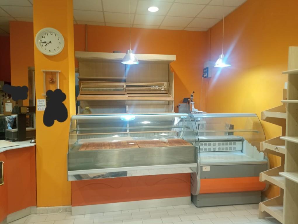 locale commerciale in affitto a Nocciano