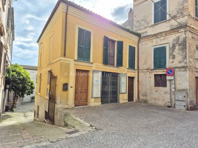 locale commerciale in affitto a Penne