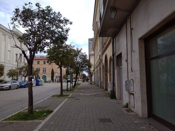 locale commerciale in affitto a Pescara in zona Porta Nuova