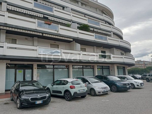 locale commerciale in affitto a Pescara