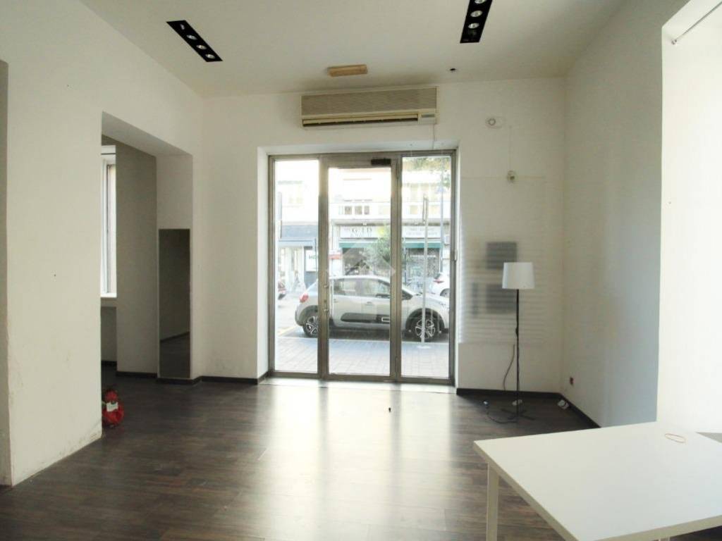 negozio in affitto a Pescara