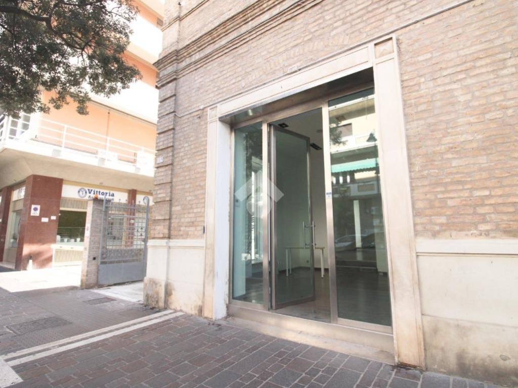 negozio in affitto a Pescara