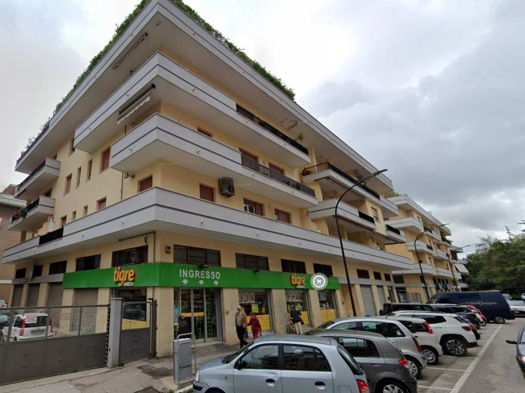 negozio in affitto a Pescara in zona Ospedale