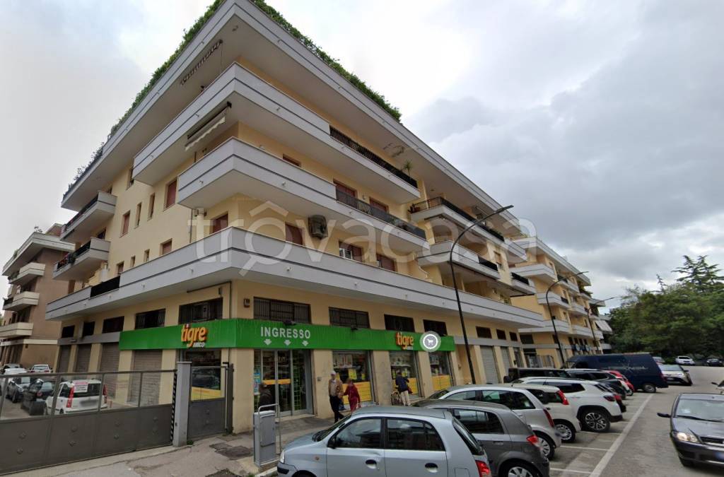 negozio in affitto a Pescara in zona Ospedale