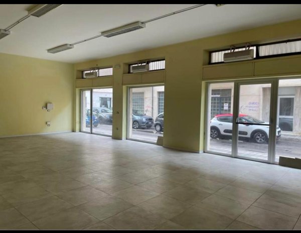 locale commerciale in affitto a Pescara