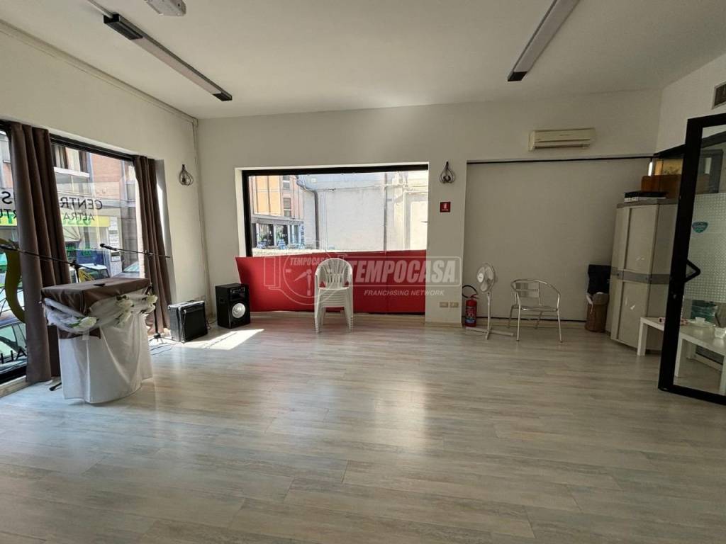 negozio in affitto a Pescara in zona Centro Città
