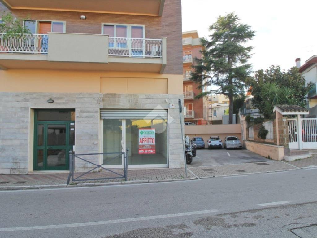 negozio in affitto a Pescara in zona Ospedale