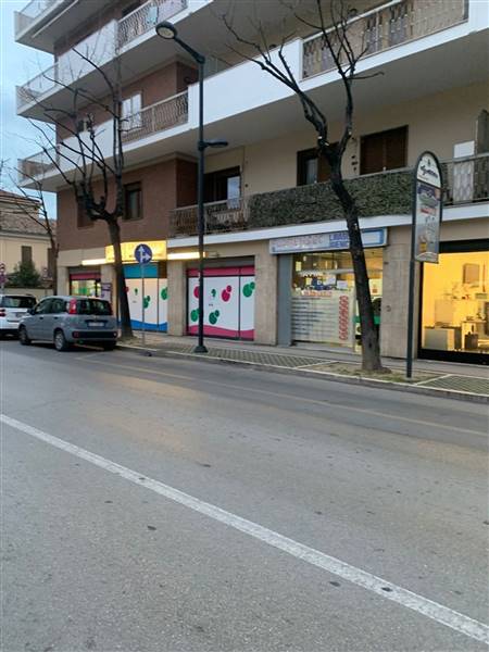 locale commerciale in affitto a Pescara