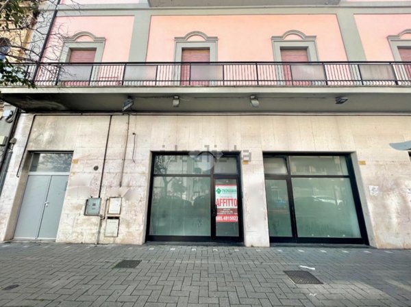 negozio in affitto a Pescara in zona Porta Nuova
