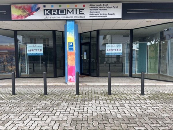 locale commerciale in affitto a Pescara in zona San Silvestro Spiaggia