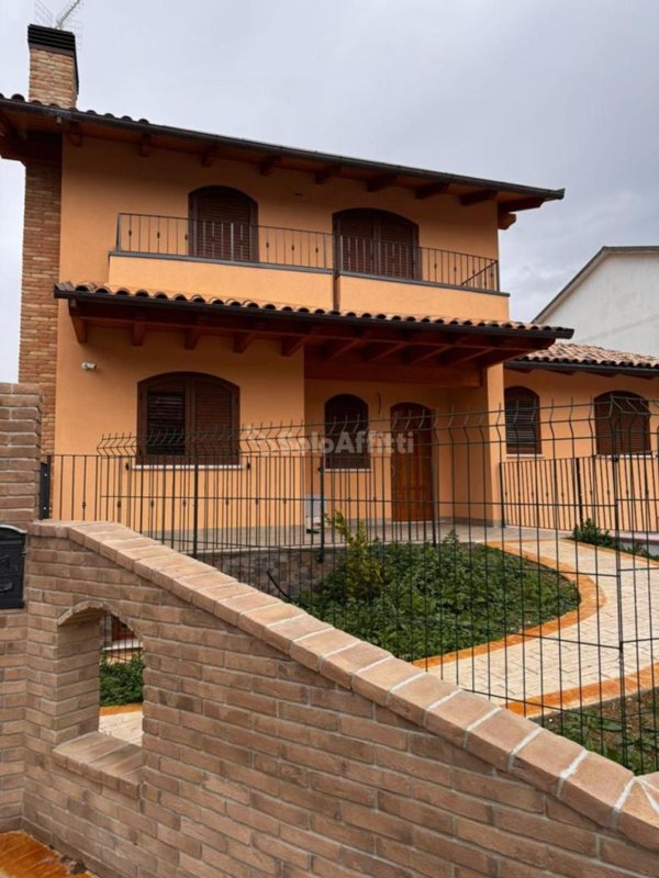 casa indipendente in affitto a Pescara in zona Colle San Donato
