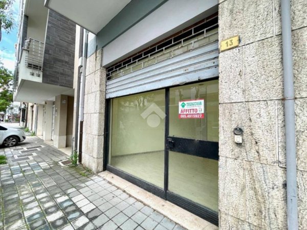 negozio in affitto a Pescara in zona Porta Nuova