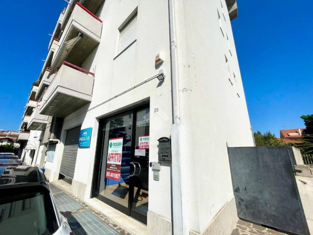 negozio in affitto a Pescara in zona Ospedale
