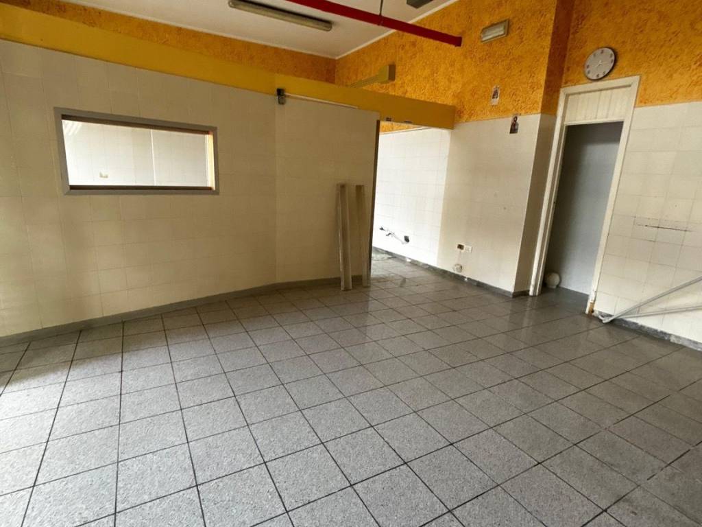negozio in affitto a Pescara in zona Porta Nuova