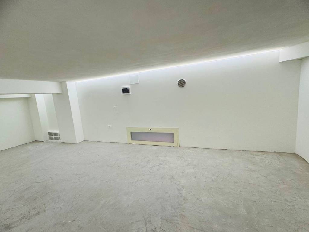 locale commerciale in affitto a Pescara