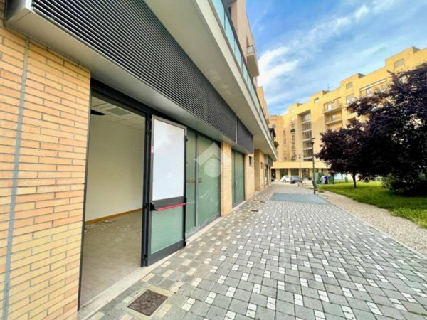 negozio in affitto a Pescara