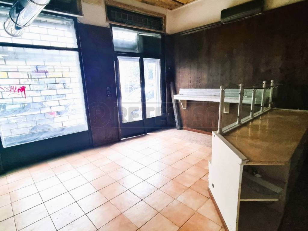 negozio in affitto a Pescara in zona Porta Nuova