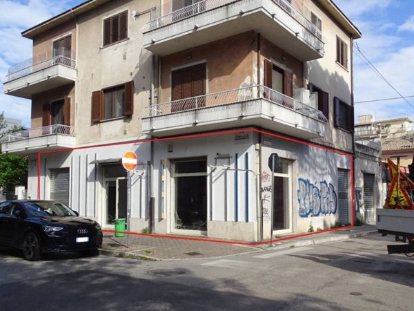 negozio in affitto a Pescara in zona Porta Nuova