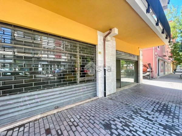negozio in affitto a Pescara in zona Porta Nuova