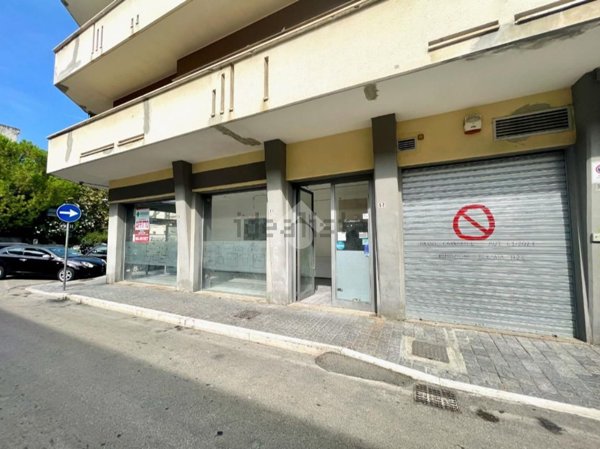 negozio in affitto a Pescara in zona Centro Città