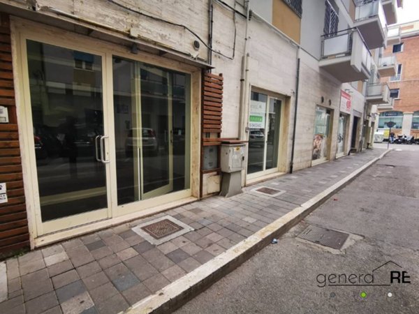 negozio in affitto a Pescara