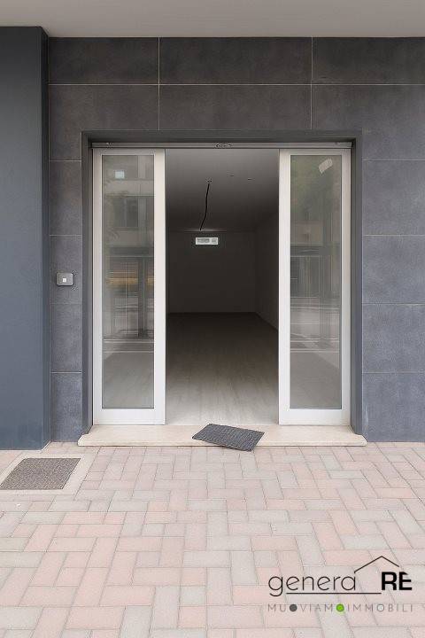 negozio in affitto a Pescara in zona Stadio