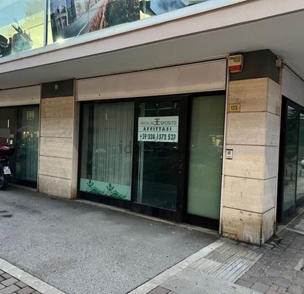 locale commerciale in affitto a Pescara