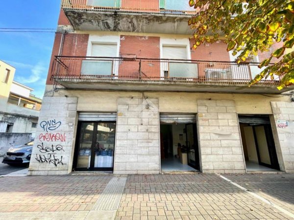 negozio in affitto a Pescara in zona Porta Nuova