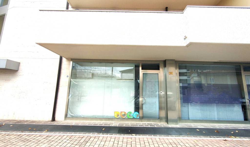 negozio in affitto a Pescara