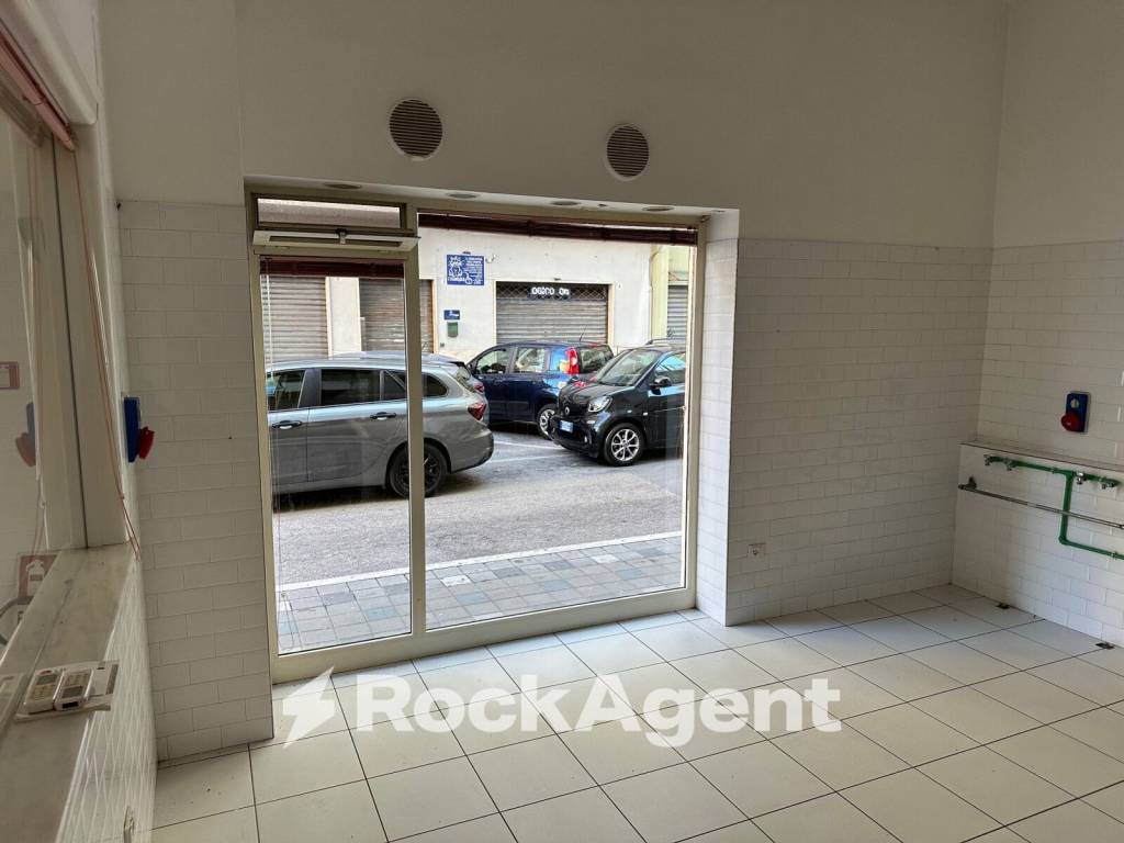 negozio in affitto a Pescara in zona Centro Città