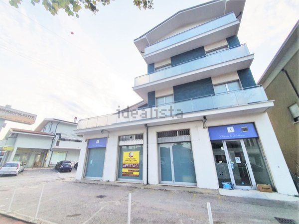 locale commerciale in affitto a Pescara