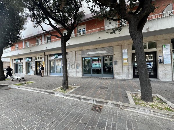 locale commerciale in affitto a Pescara in zona Centro Città