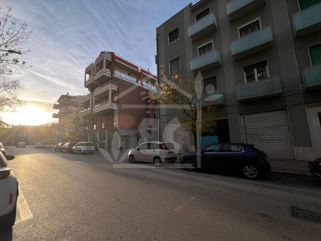 negozio in affitto a Pescara in zona Porta Nuova