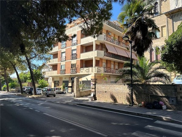 locale commerciale in affitto a Pescara